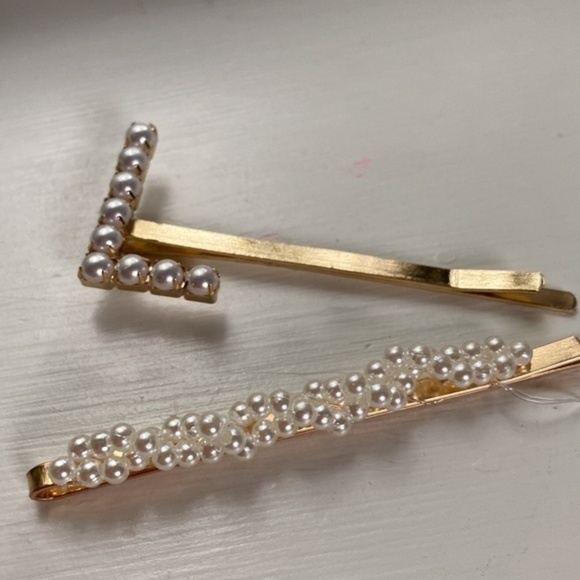 COPY - Anthropologie Monogram "L" Pearl Hair Clip… - Picture 1 of 4